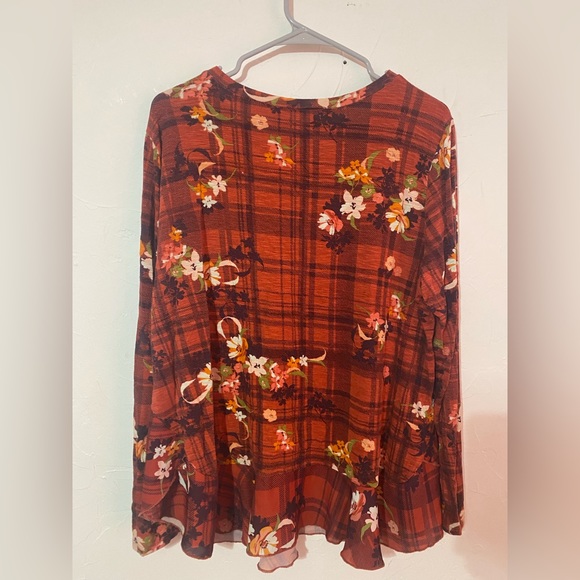 read orange, flowery, checkered, top size large - Picture 1 of 3